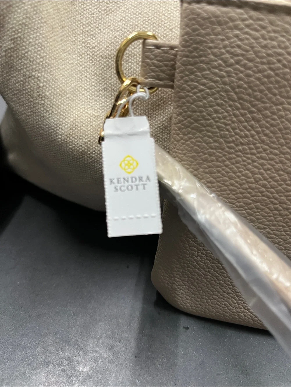 NWT Kendra Scott Taupe Pebbled Faux Leather Wristlet with Gold Accents